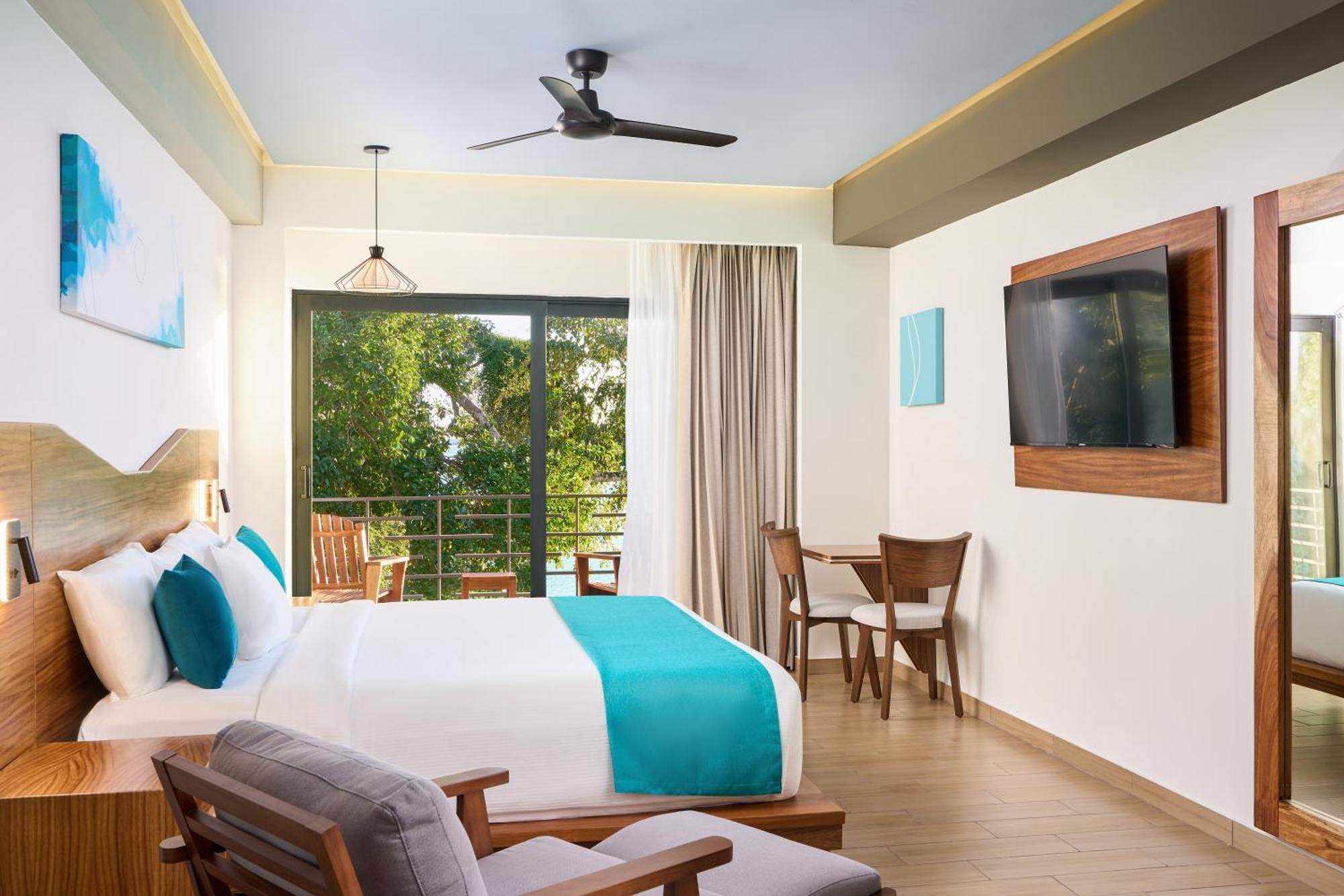 Cristalino Lagoon Front Hotel, Restaurant & Hotel Bacalar