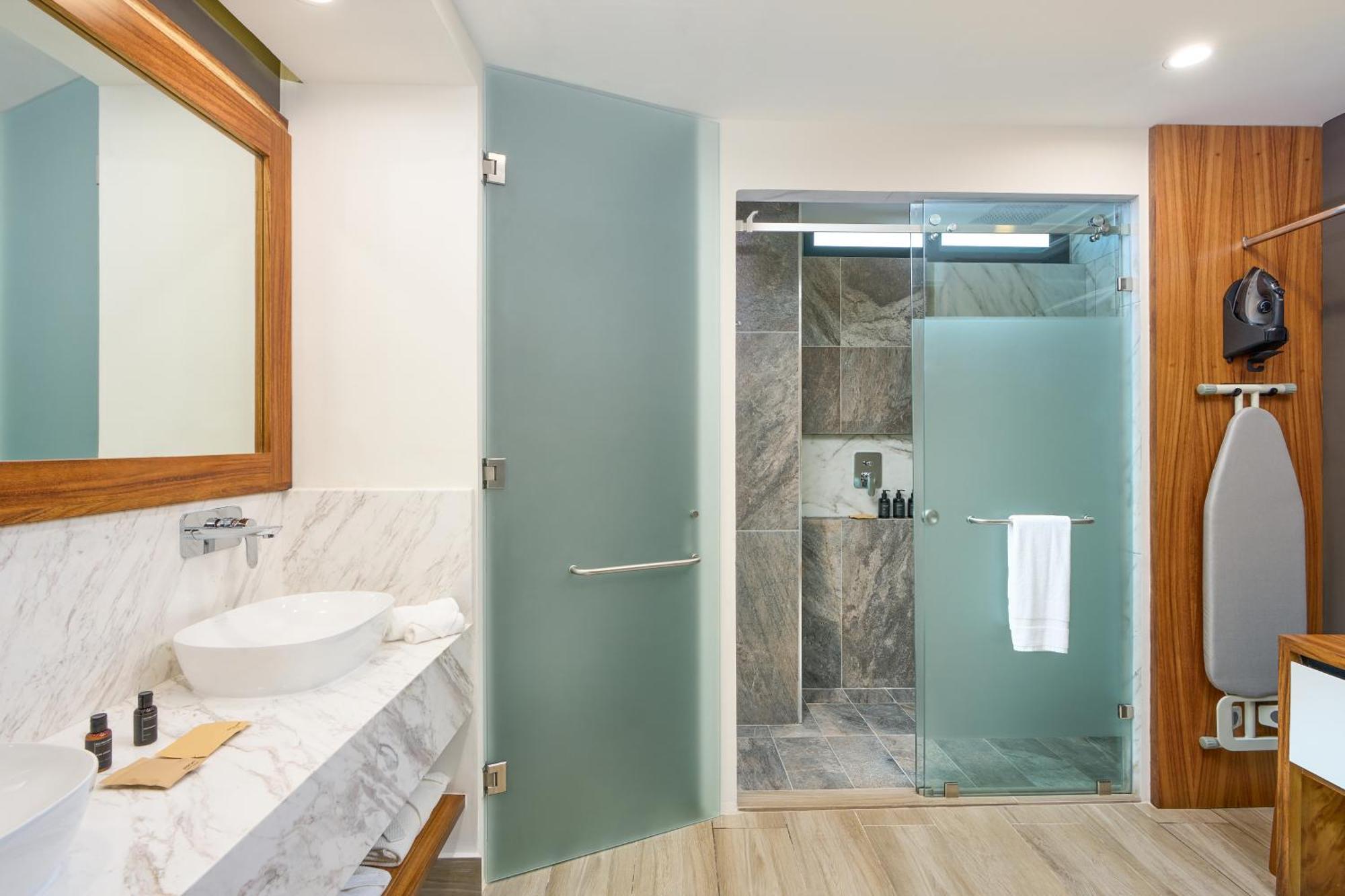 Cristalino Lagoon Front Hotel, Restaurant & 5*