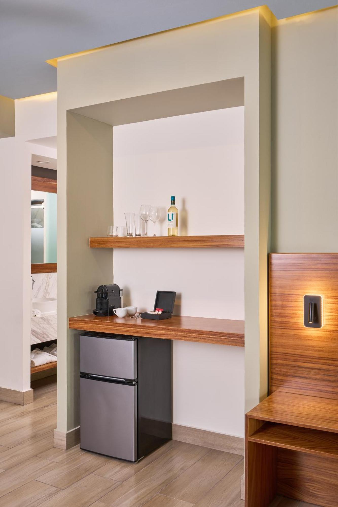 Cristalino Lagoon Front Hotel, Restaurant & Hotel 5*