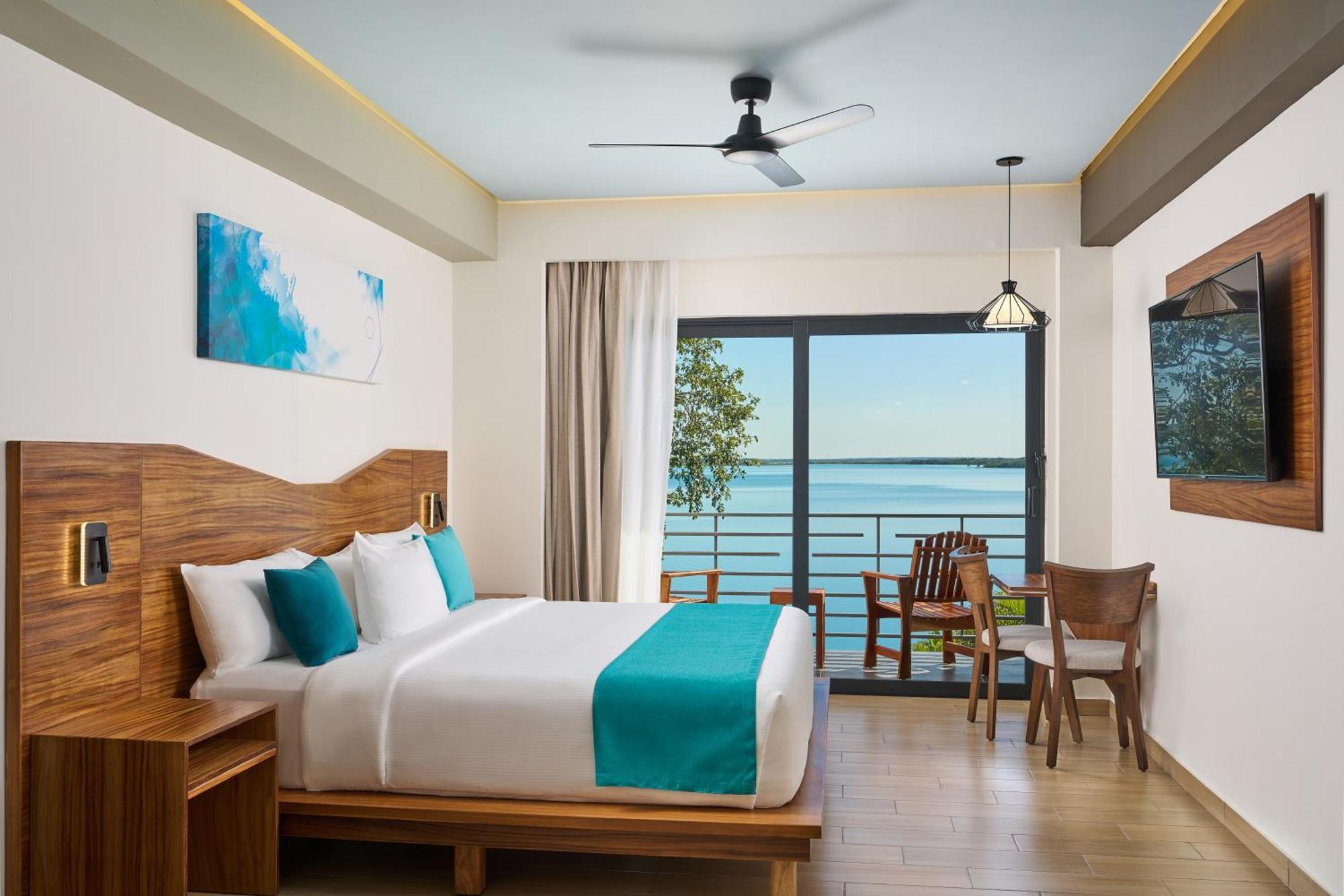 Cristalino Lagoon Front Hotel, Restaurant & Hotel 5*