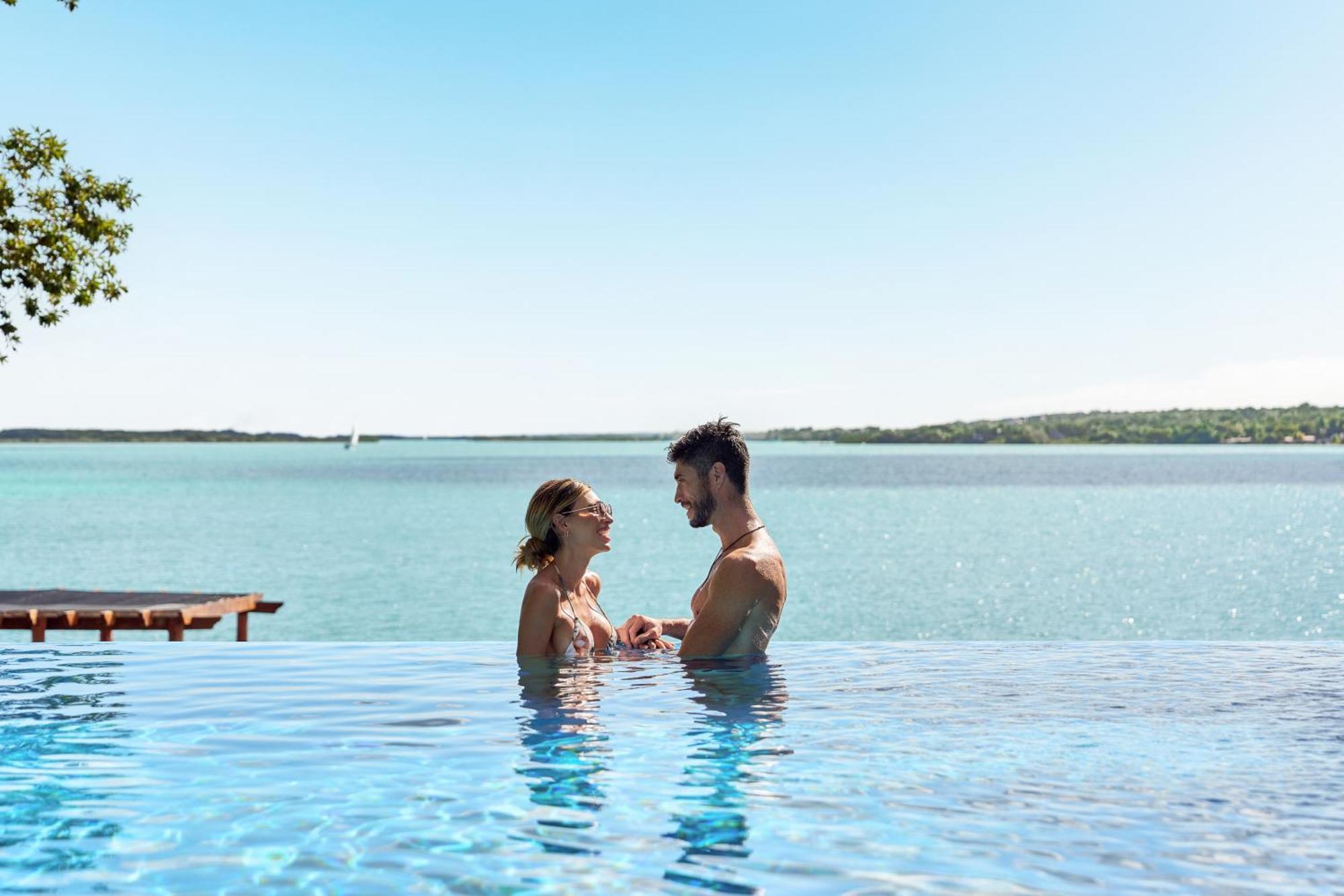 Cristalino Lagoon Front Hotel, Restaurant &