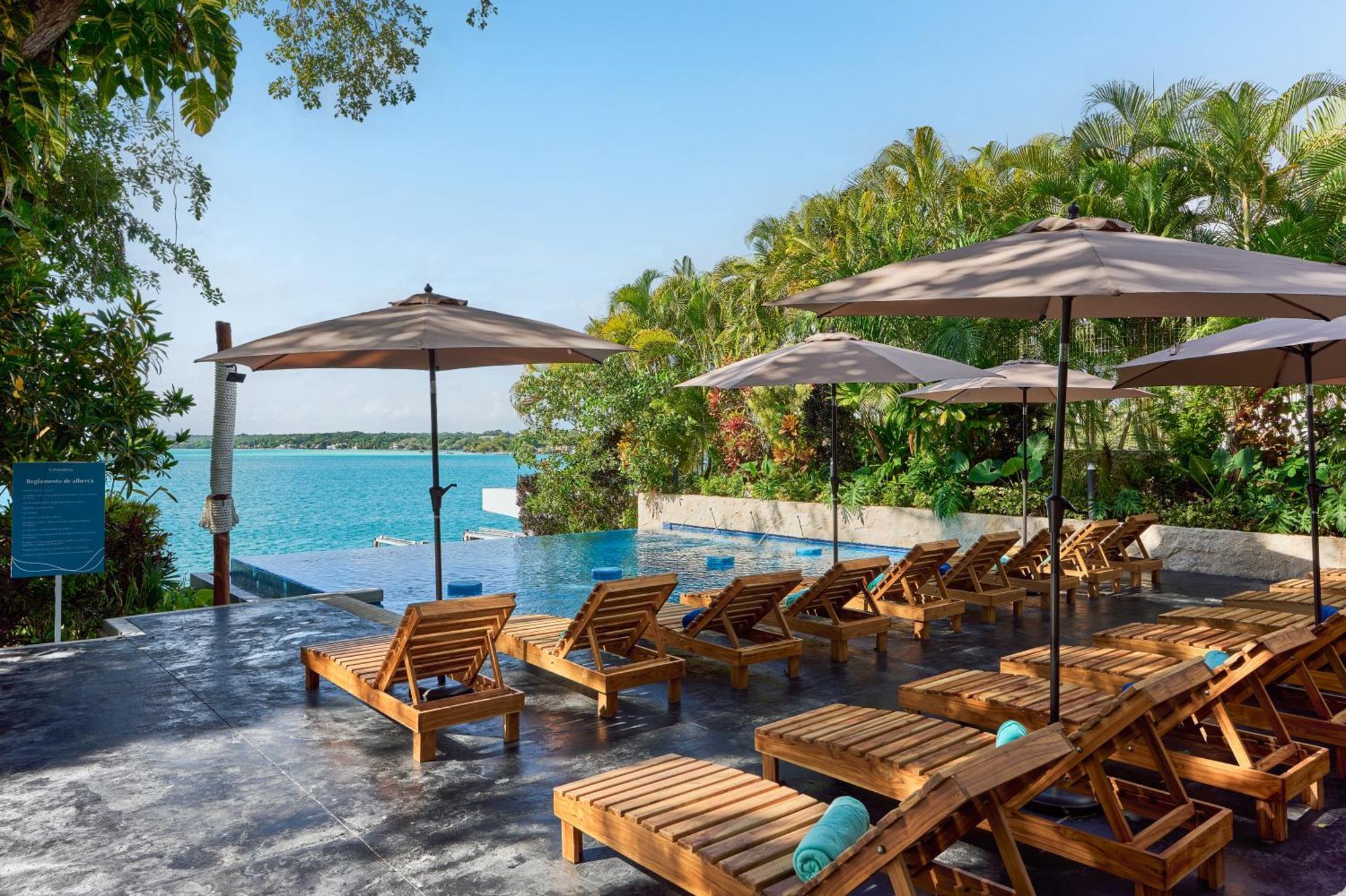 Cristalino Lagoon Front Hotel, Restaurant & Hotel