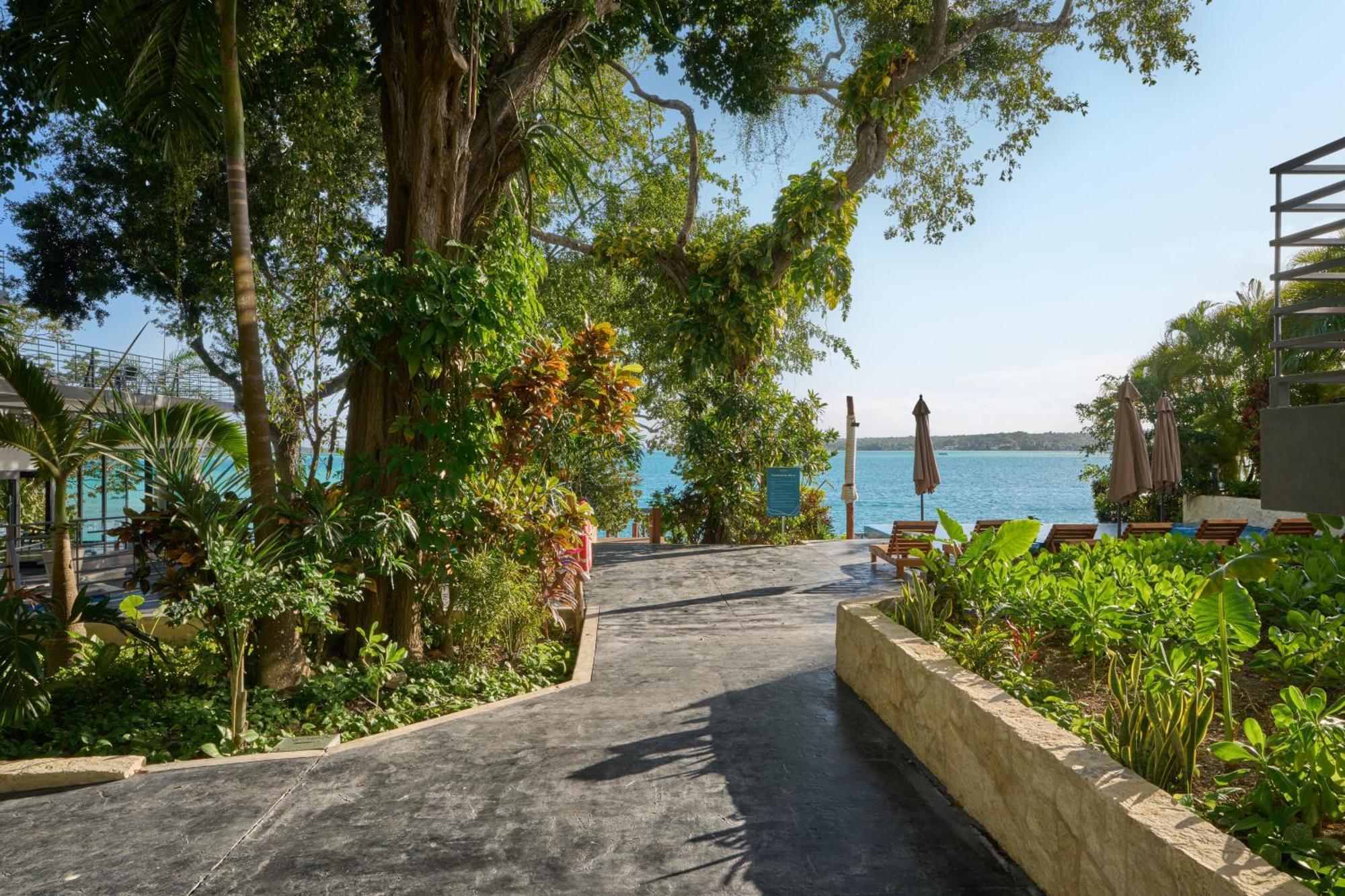 Hotel Cristalino Lagoon Front Hotel, Restaurant &