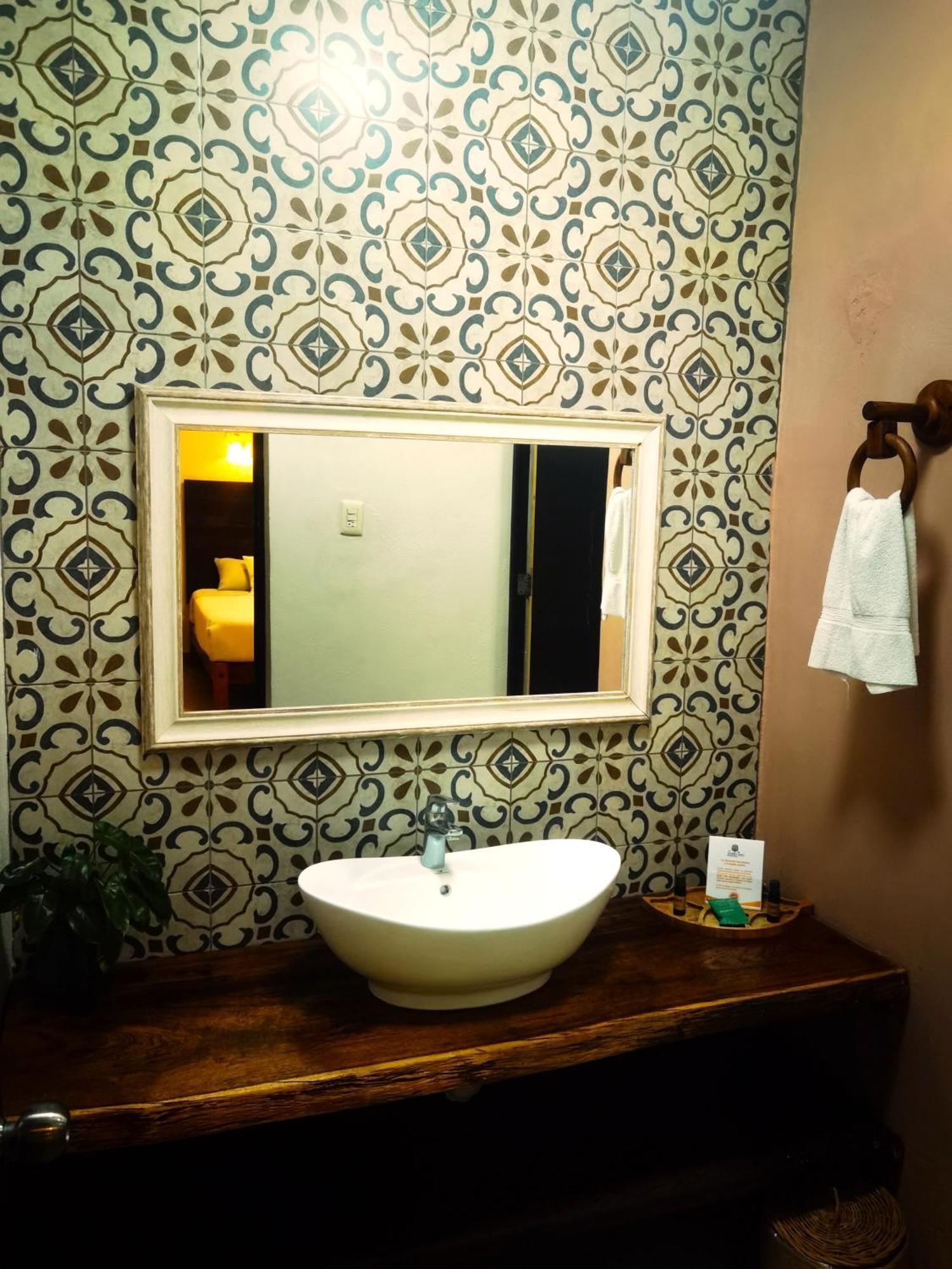El Roble Hotel