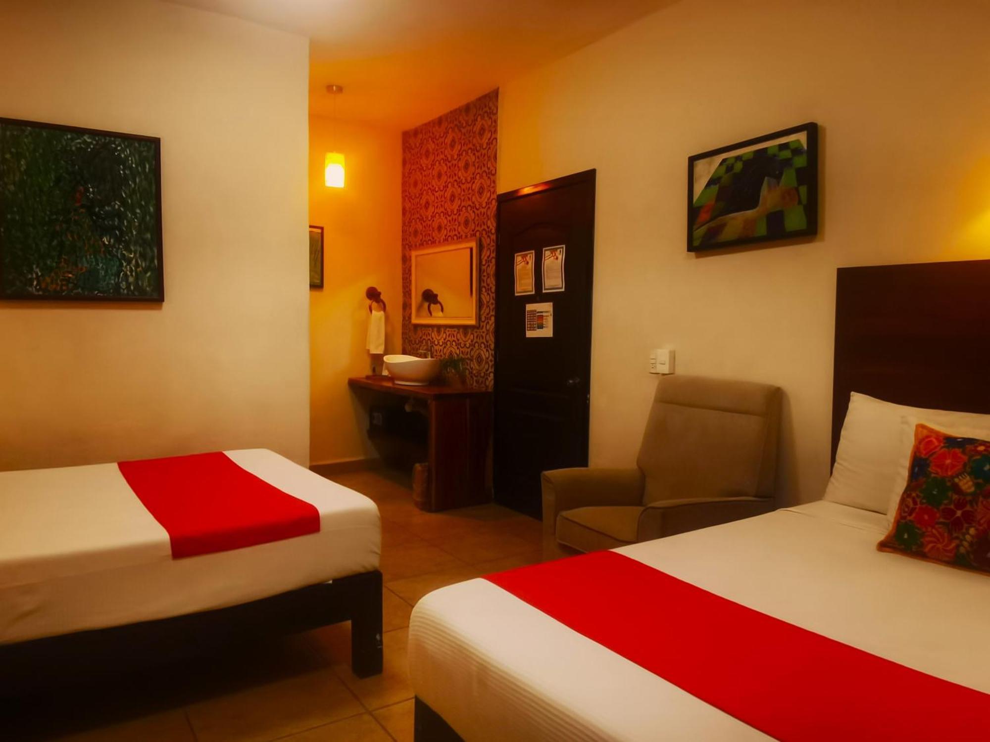 El Roble Hotel
