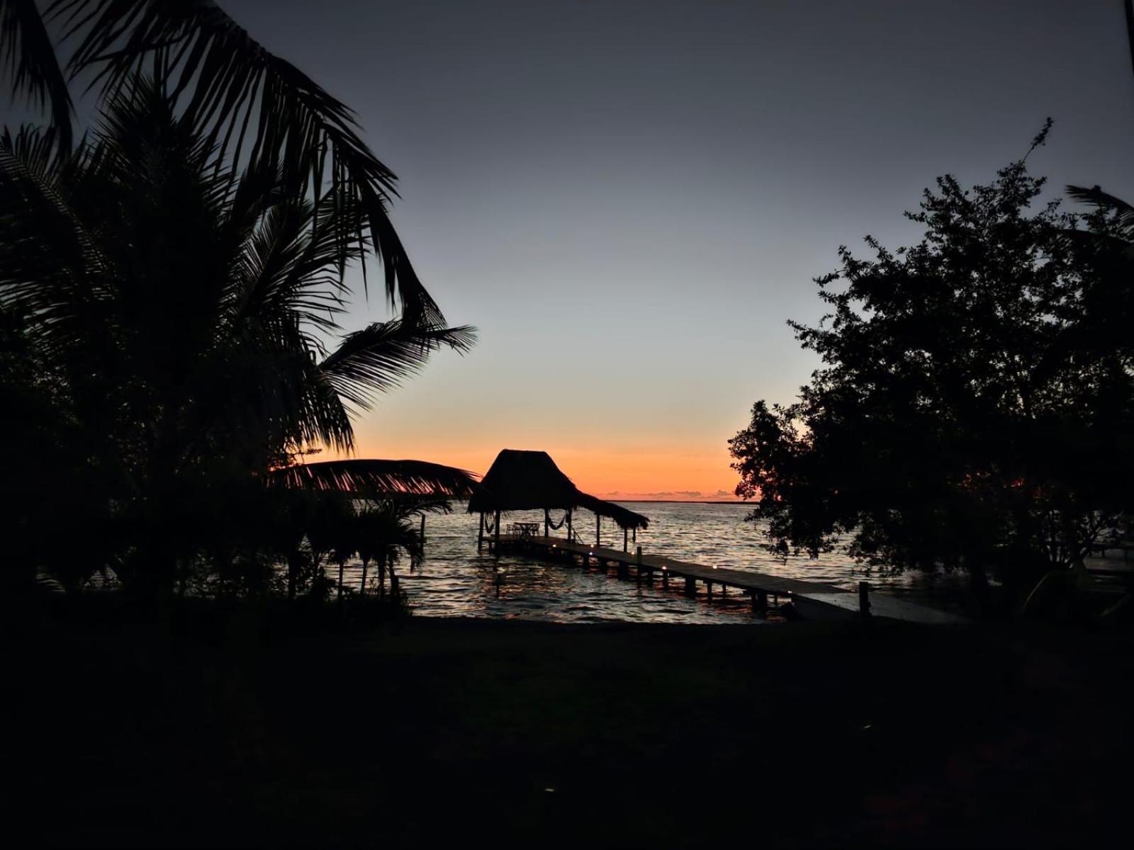 Hermosa Caribeña En La Laguna De * Bacalar