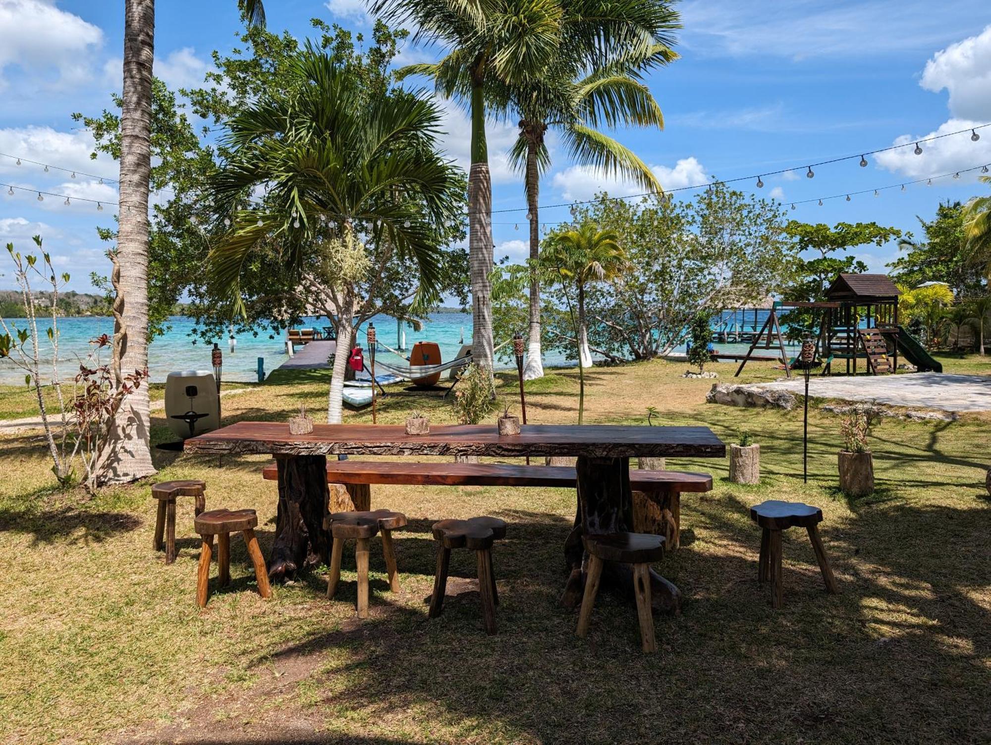 Hermosa Caribeña En La Laguna De Bacalar