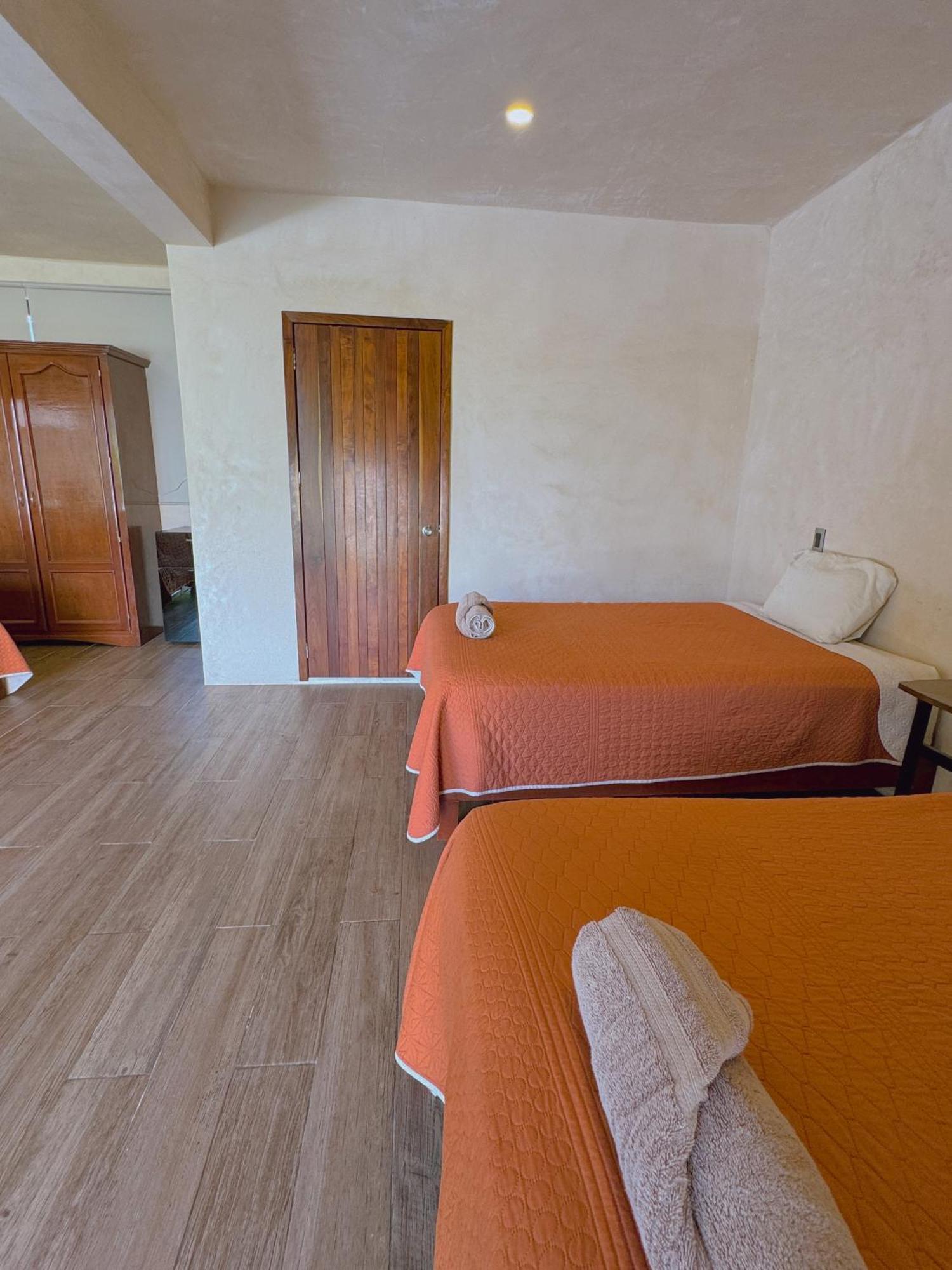 Mandarina Hotel *