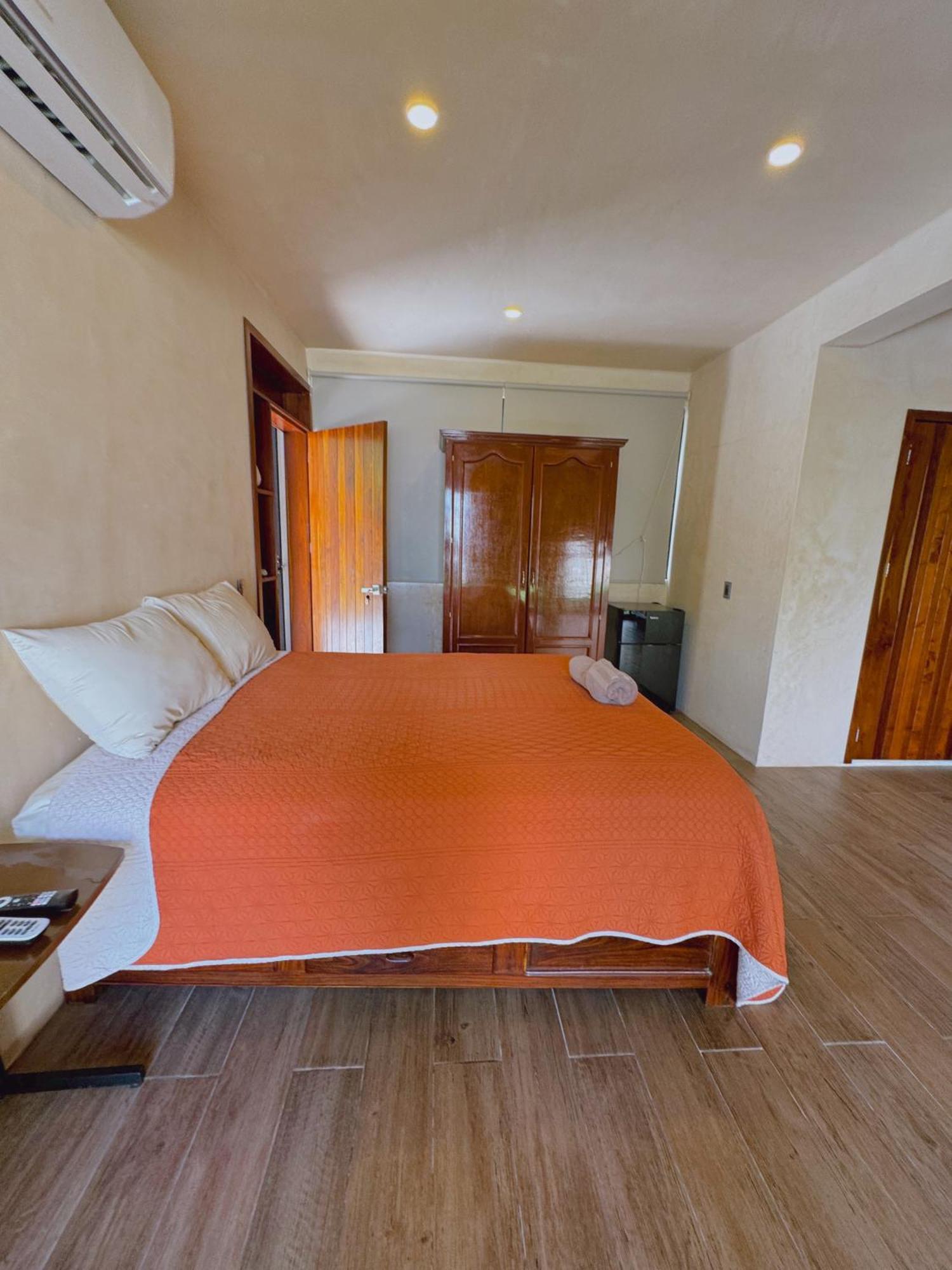 Mandarina Hotel *