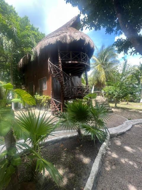 Eco-romanticas Kuuch Ka'anil Hotel