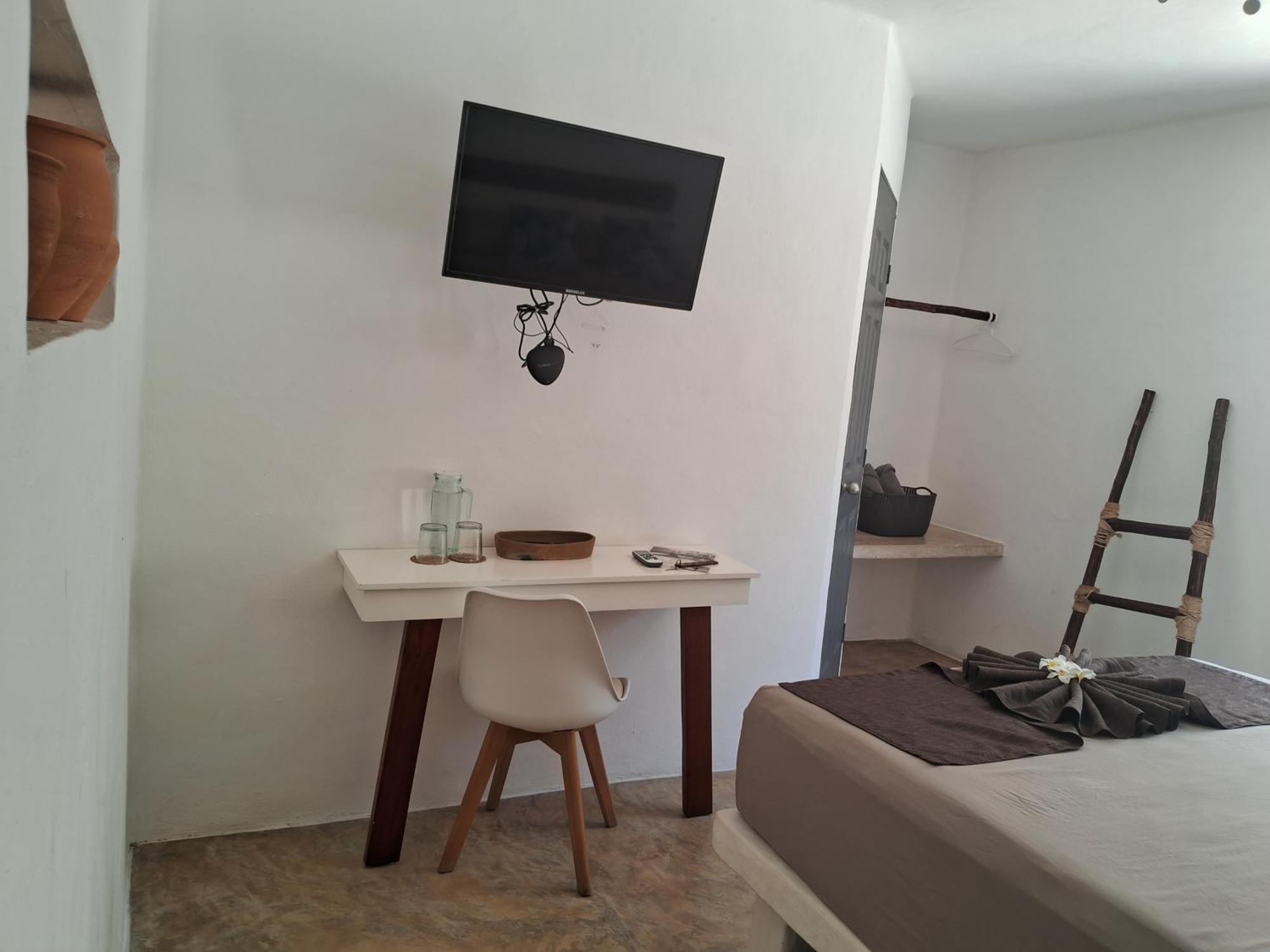 Mykonos Inn Bacalar