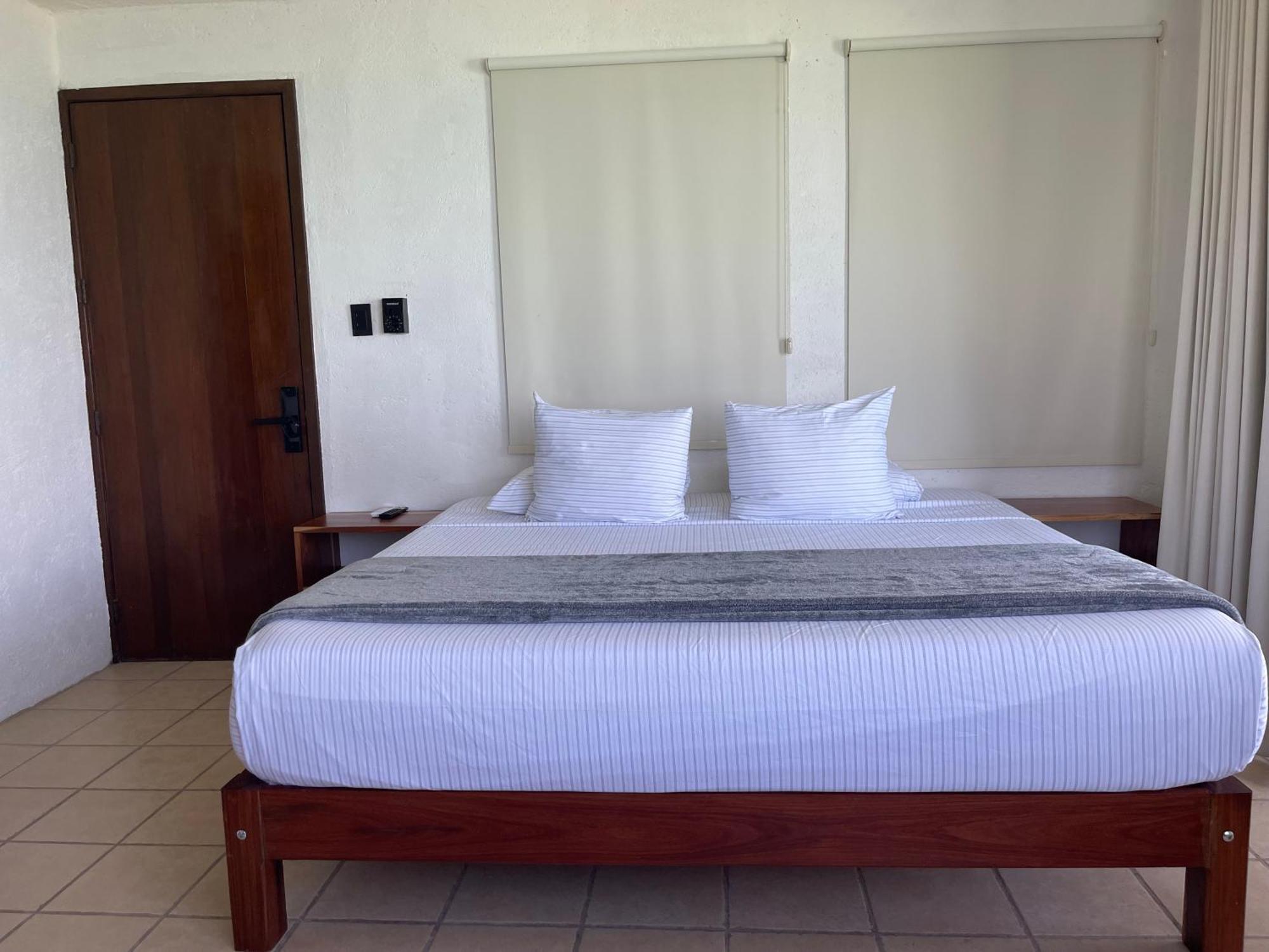 Blue Caribe Front Lagoon Hotel