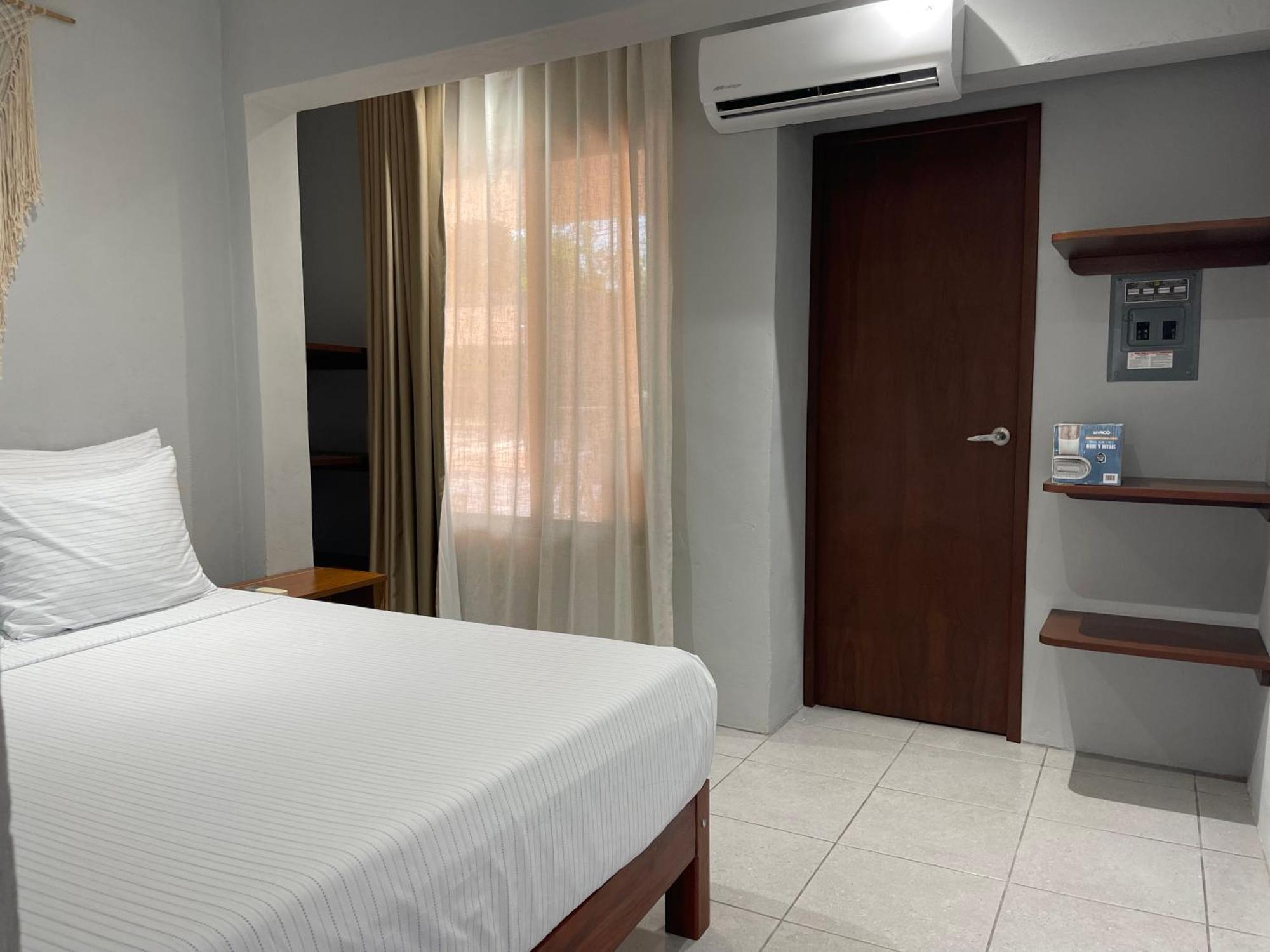 Hotel Blue Caribe Front Lagoon