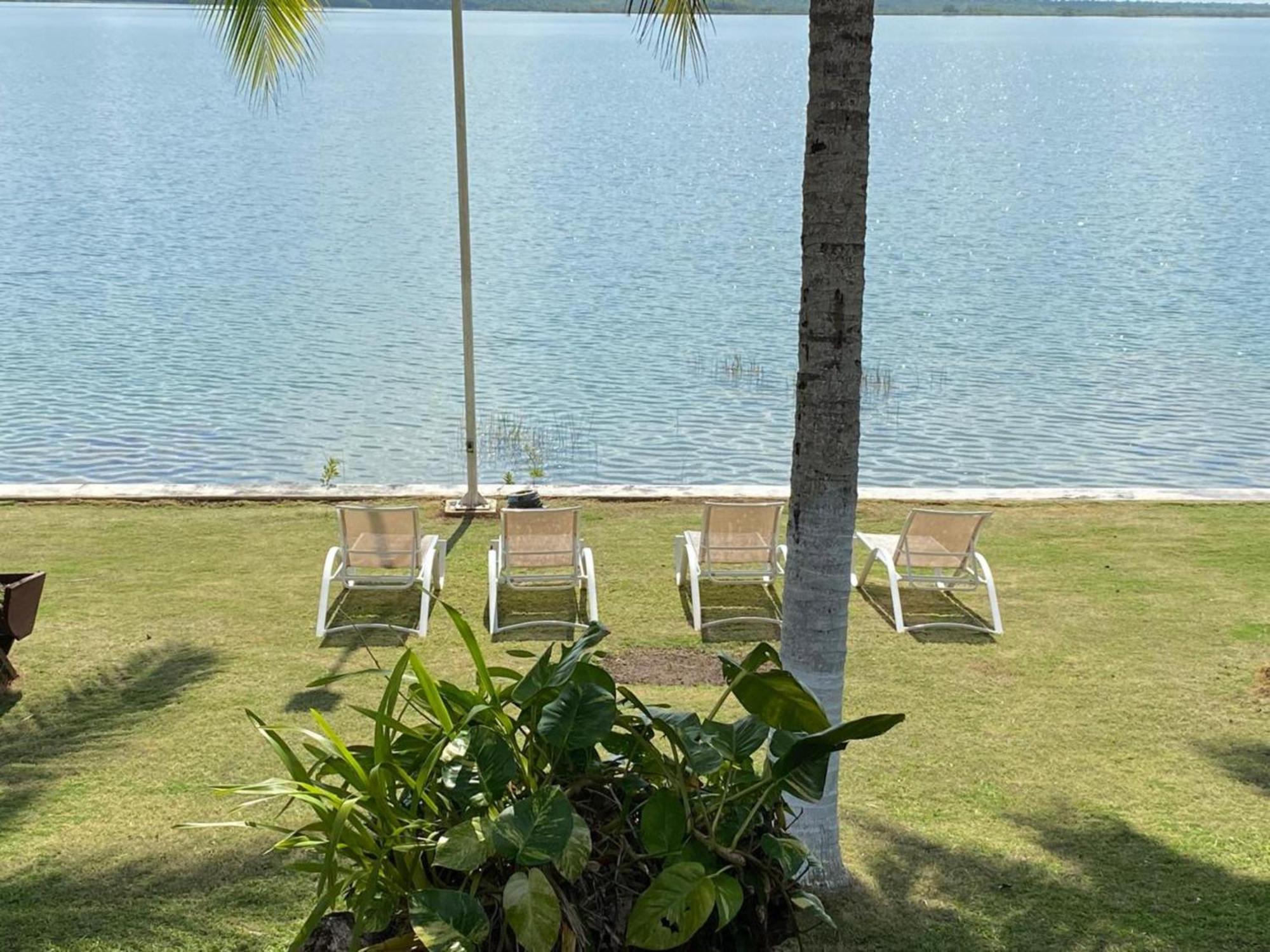 Coras Place Lagoon Front *