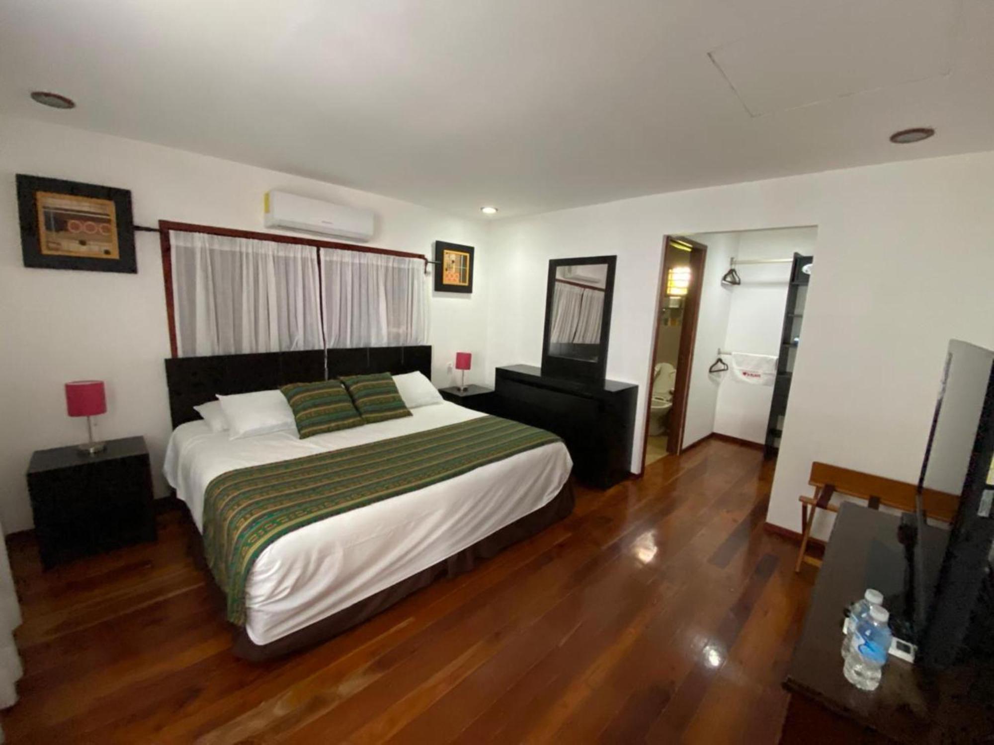 Coras Place Lagoon Front Apartment