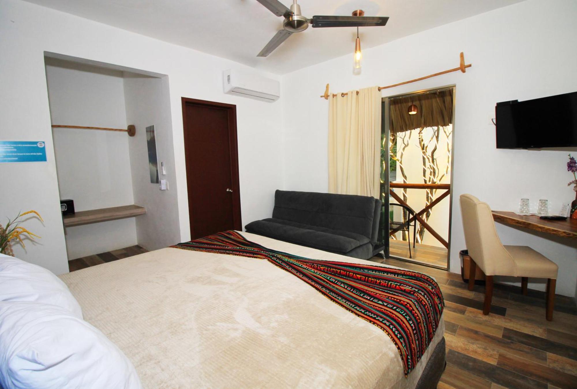 Hotel Pancho's 3*