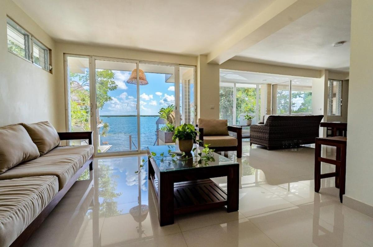 Casa Frente A La Laguna De Bacalar Villa