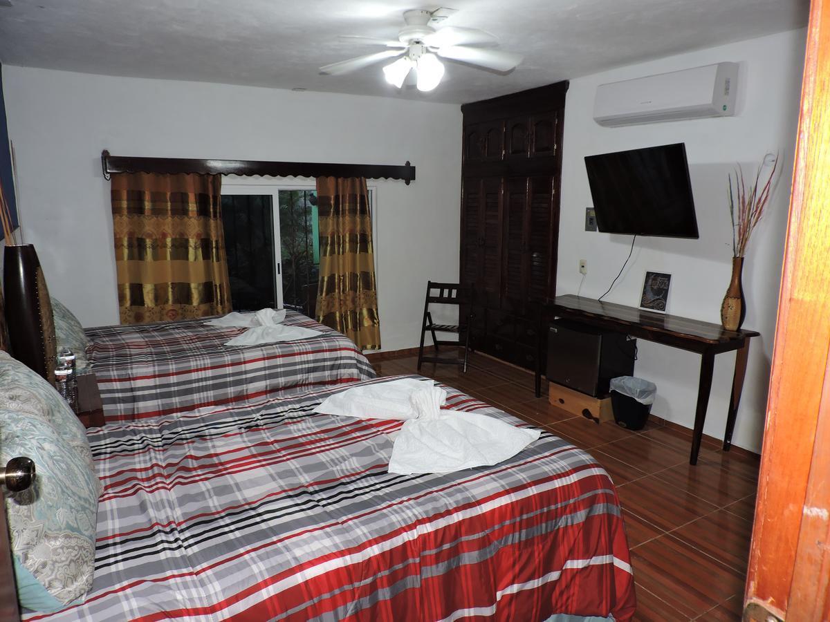 Hotel Lunas *