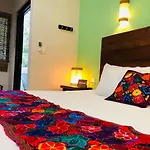 El Roble Nature Hotel&Lagoon