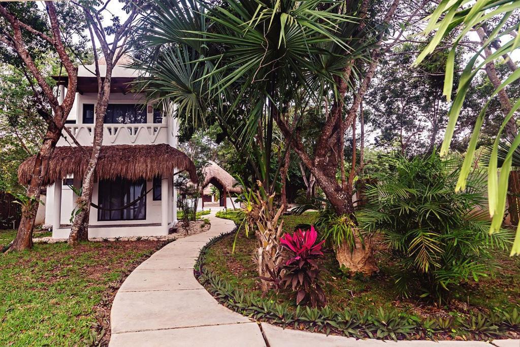 Mi Kasa Tu Kasa Hotel