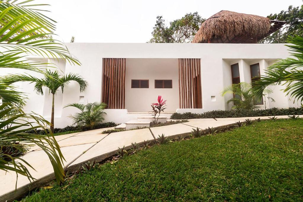 Mi Kasa Tu Kasa Hotel