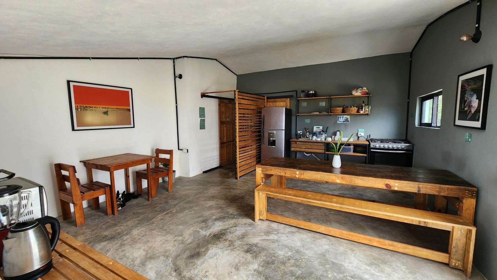 Hostal La Embajada *