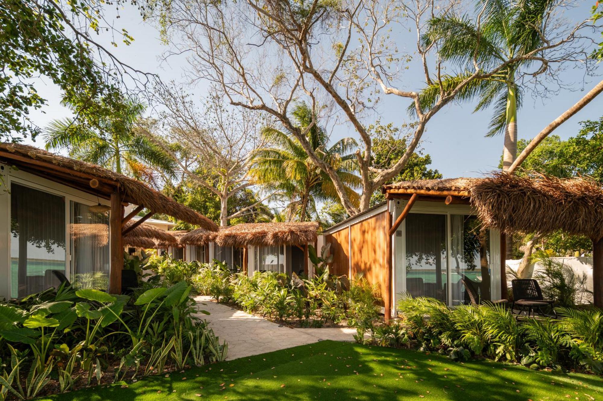 Hotel Casa Aakal Lagoon Front